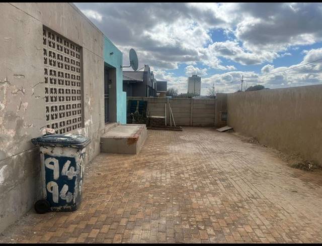 BUSINESS FOR SALE IN SPRINGS CENTRAL